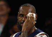 震撼！詹姆斯在游泳赛场终止连败！