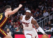 老鹰险胜米切尔，状态爆棚关键表现点燃全场！