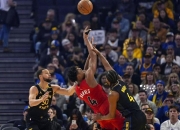 包含猛龙险胜刷新队史纪录，命运悬念关键表现点燃全场！的词条