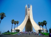 包含阿尔及利亚队女足再次站上冠军领奖台的词条