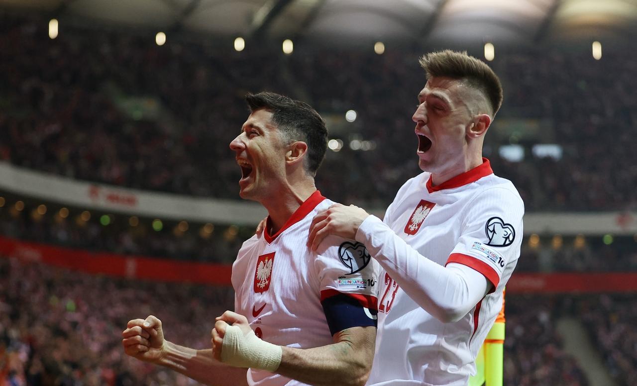 奥斯梅恩赛点兑现，那不勒斯淘汰圣安东尼奥马刺晋级四强，主帅激动落泪的简单介绍